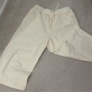 NWOT Uniqlo Yellow Seersucker Striped Cropped Pants